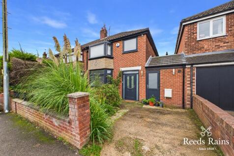 Mayfield Grove, Stockport, Greater Manchester, SK5. 5 bedroom semi-detached house for sale