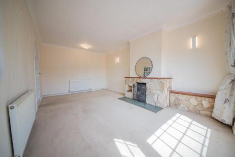 Boyatt Crescent, Allbook, SO50 photo 3