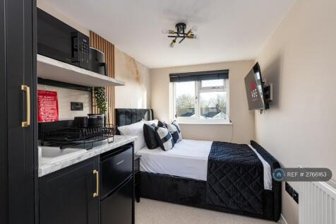 Room 6 - Kitchenette Offsuite