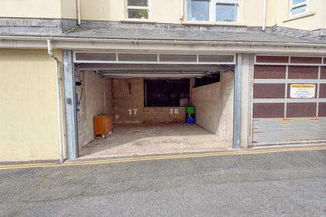 11 Griffin House garage pic.jpg