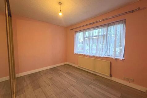 Rotherfield Road, Enfield, EN3 photo 5