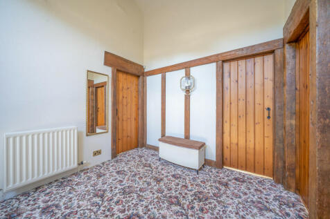 First Floor - Lan...