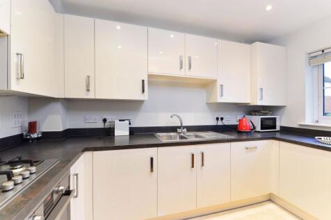 Alderbank Drive, Godalming, GU7 photo 3