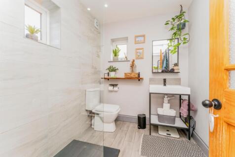 Downstairs Shower Room/Wc