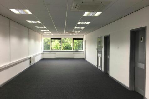 8 Millfield, Croxley Park, Watford - 3.jpg