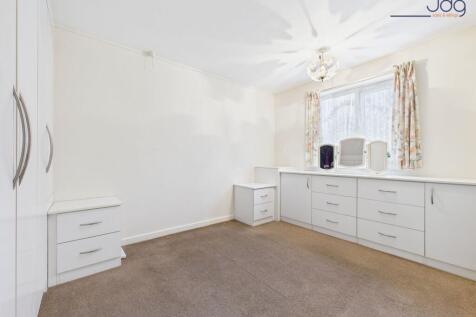 Double Bedroom with built in wardrobes