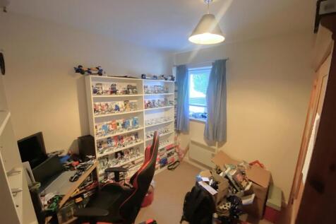 7 Saskia - Bedroom Two 1.jpg