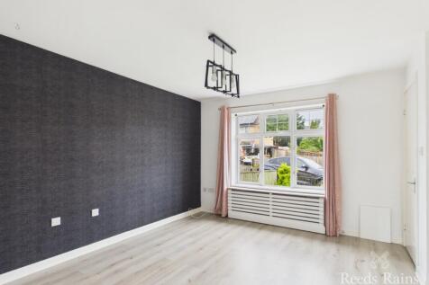 Askham Close, Middlesbrough, Cleveland, TS4 photo 4