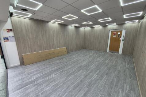 Retail Property (high street) to rent Image 6