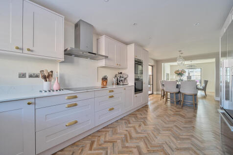 Kitchen/Dining Area