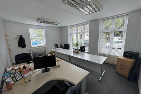 Commercial Property to rent Image 3