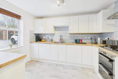 CAM04968G0-PR0090-STILL001