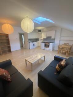 2 Bedroom Flat Situated on the top floor of this 