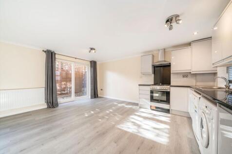 Uxbridge Road, Ealing photo 3