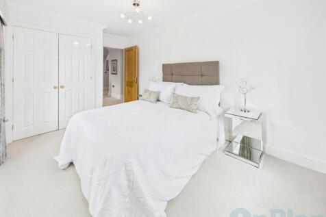 CAM04024G0-PR0030-STILL025