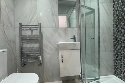 3 Carlyon Close, ...