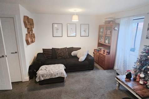 Dean Close, Weston photo 3