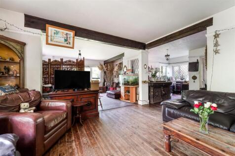 WHITE COTTAGE (5).jpg