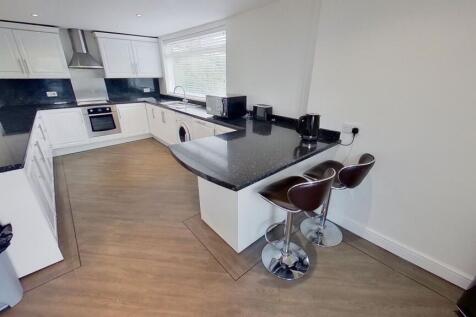 2-bed terraced on Rivergreen, Nottingham, NG11, £1,069/mo