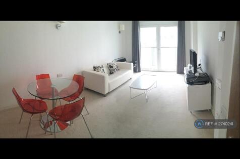 Large Lounge With Tv Etc.