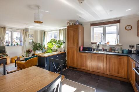 Kitchen living area 