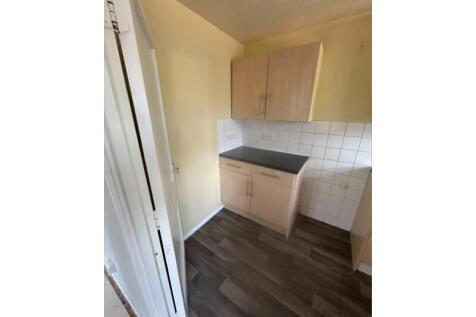 Charles Avenue, Chichester, West Sussex, PO19 7JB photo 4