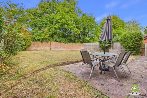 EweMove Estate Agents Basingstoke - 67 Cowslip Ban