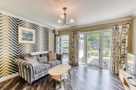 40 Cranmere Avenue-sitting room.jpg