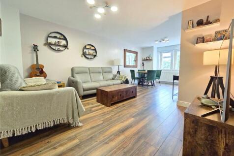 Lounge &amp; Dining Room