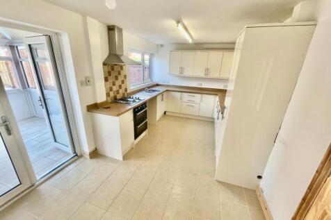 Kitchen 1 .jpeg