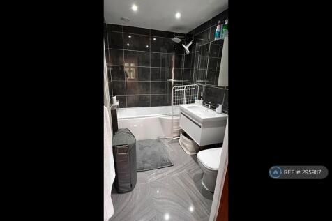 Woodcote Close, Bushey, WD23 photo 4
