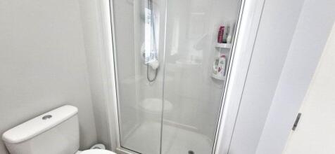 Lodge Ensuite 2of2 871b456f4e6b007490bfd548f625e66