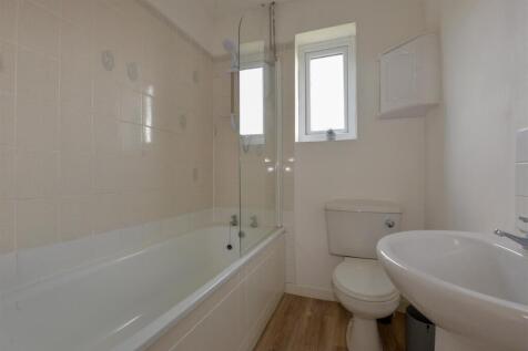 Bathroom 1.jpg