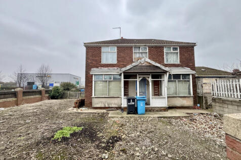 Three bedroom house - For sale by auction