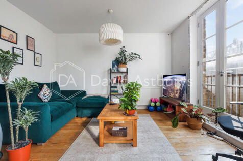 1-bed flat on Broadway Market, Hackney, London, £2,200/mo