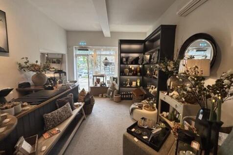 Retail Property (high street) to rent Image 6