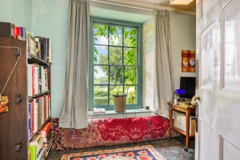 bedroom 2 / flag room