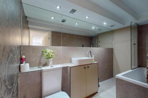 5, 69ECSfamilybathroom.jpg