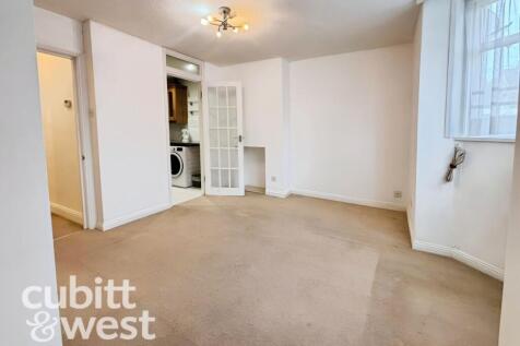 AVAILABLE WITH NO DEPOSIT Elphinstone Road Southsea PO5 photo 3