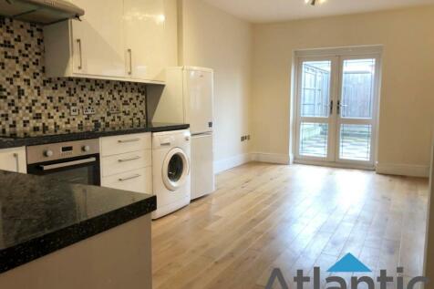 Large 1 Bedroom Ground Floor Flat
