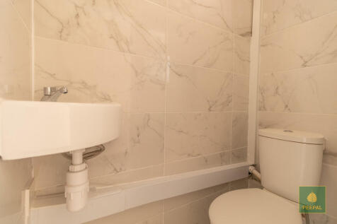 Longfield Close, Farnborough, GU14 8HQ photo 5