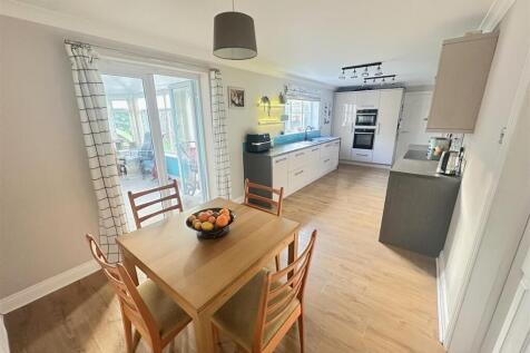 Modern Dining Kitchen