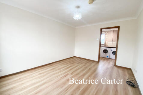 Gorse Close, Lakenheath photo 4