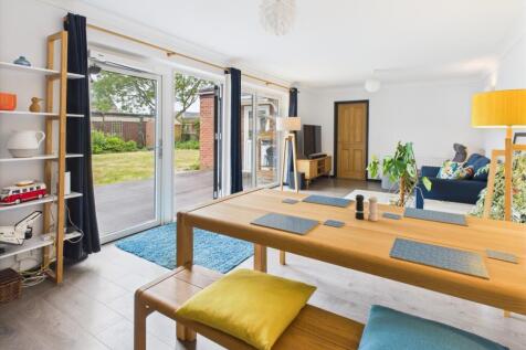 CAM02519G0-PR0295-STILL011