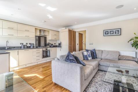 2-bed house on Lynette Avenue, London, SW4, £2,750/mo