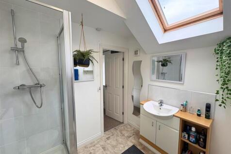 Ensuite 2b (edit).jpg