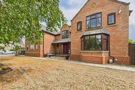 4 Bedroom Detached House - For Sale