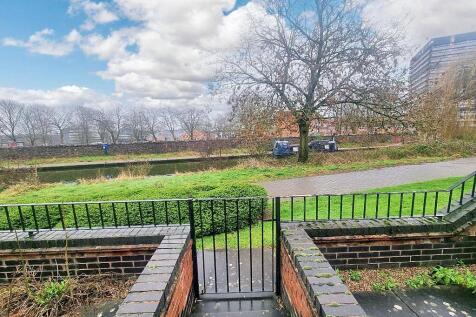 Canal Side Setting