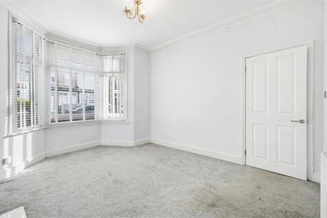 Living Room 2.jpg