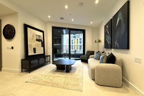 Living Room pic 2.jpeg